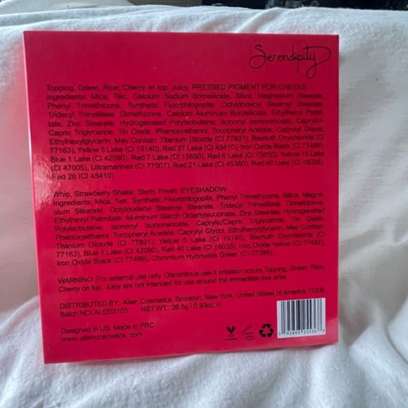 Alien Cosmetics Strawberry Milkshake Eye Palette - Picture 3 of 5